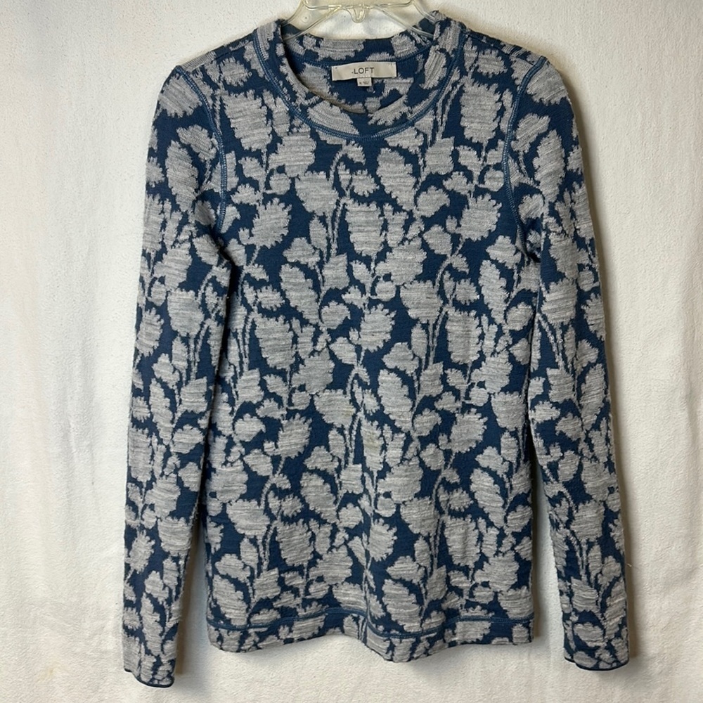 LOFT Women’s Top Size M Light Blue White Leaf Pattern Super Soft Long Sleeve